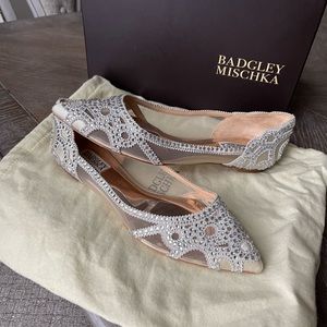 Badgley Mischka Gigi bridal flat in size 9 womens ivory satin